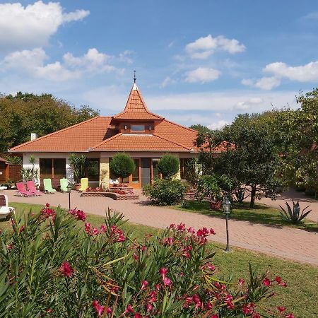 Ferienwohnung Bornemisza Kuria Tiszabecs Exterior foto