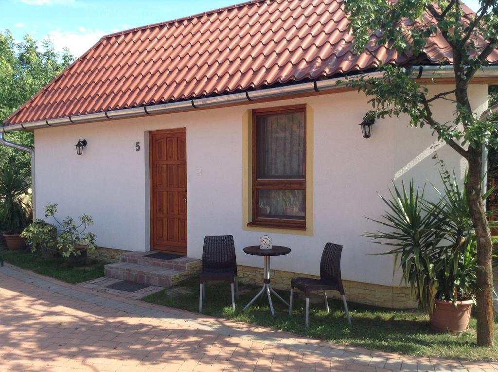 Ferienwohnung Bornemisza Kuria Tiszabecs Exterior foto