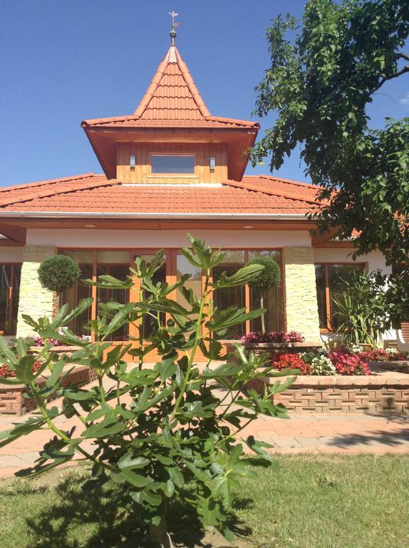 Ferienwohnung Bornemisza Kuria Tiszabecs Exterior foto