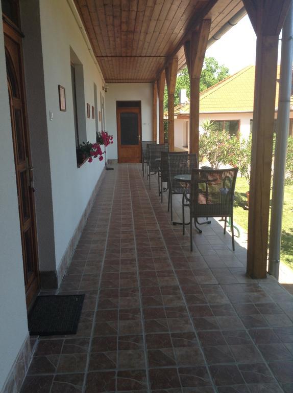 Ferienwohnung Bornemisza Kuria Tiszabecs Exterior foto
