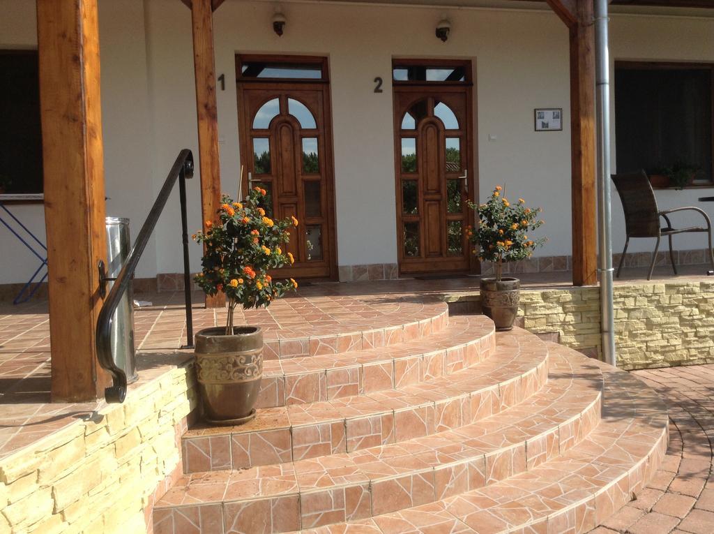 Ferienwohnung Bornemisza Kuria Tiszabecs Exterior foto