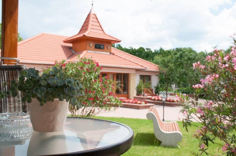 Ferienwohnung Bornemisza Kuria Tiszabecs Exterior foto