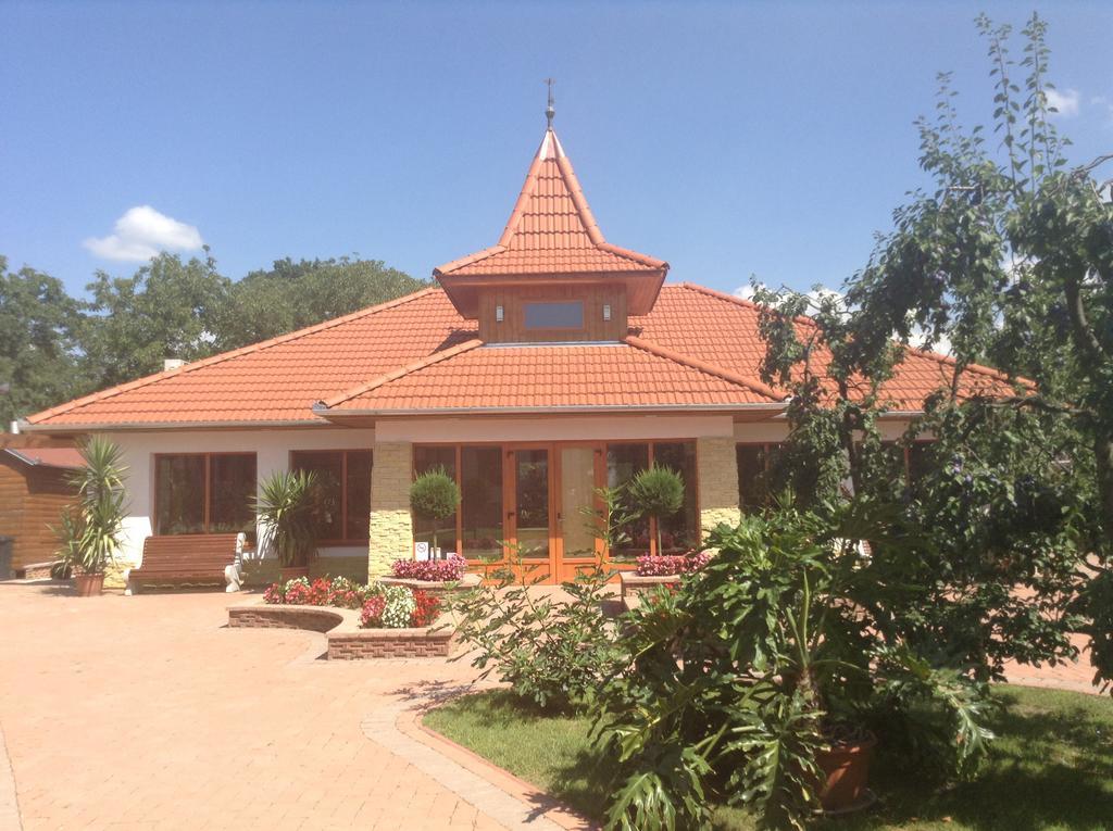 Ferienwohnung Bornemisza Kuria Tiszabecs Exterior foto