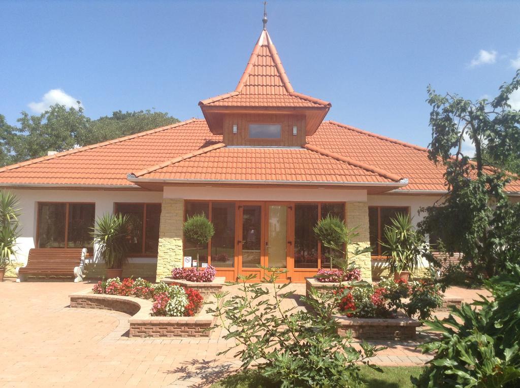 Ferienwohnung Bornemisza Kuria Tiszabecs Exterior foto